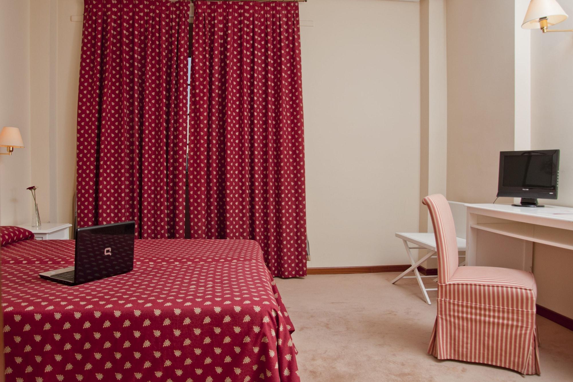 Mlc Benavente Hotel Екстериор снимка
