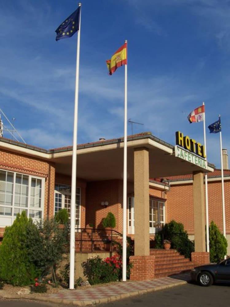 Mlc Benavente Hotel Екстериор снимка