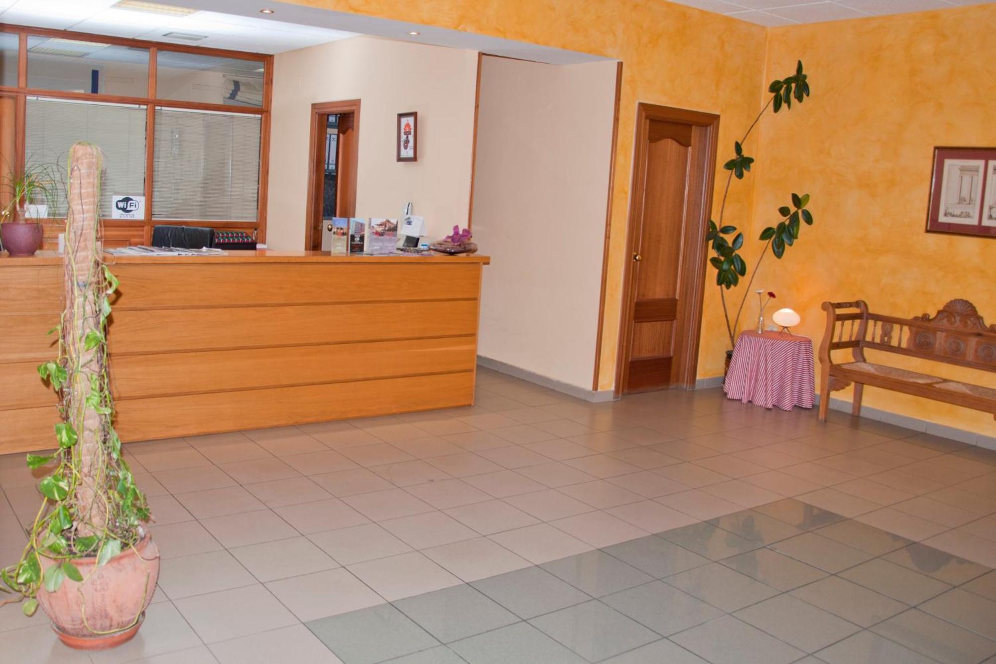 Mlc Benavente Hotel Екстериор снимка