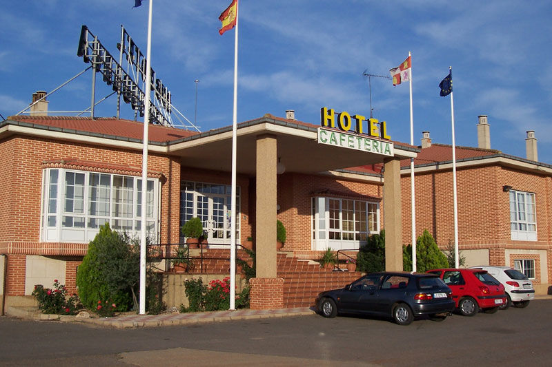 Mlc Benavente Hotel Екстериор снимка