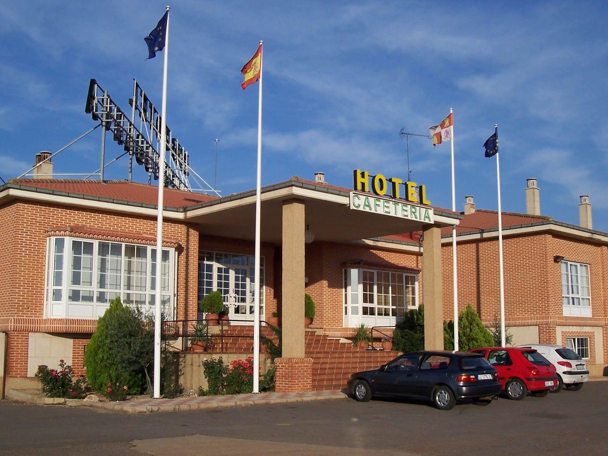 Mlc Benavente Hotel Екстериор снимка