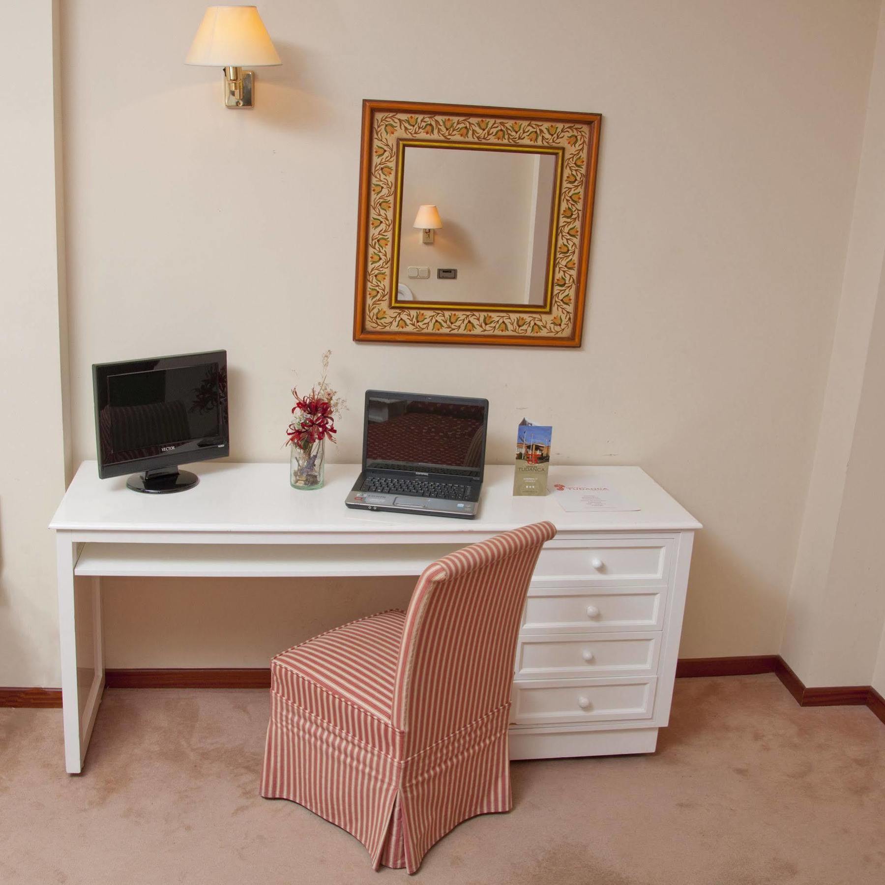 Mlc Benavente Hotel Екстериор снимка